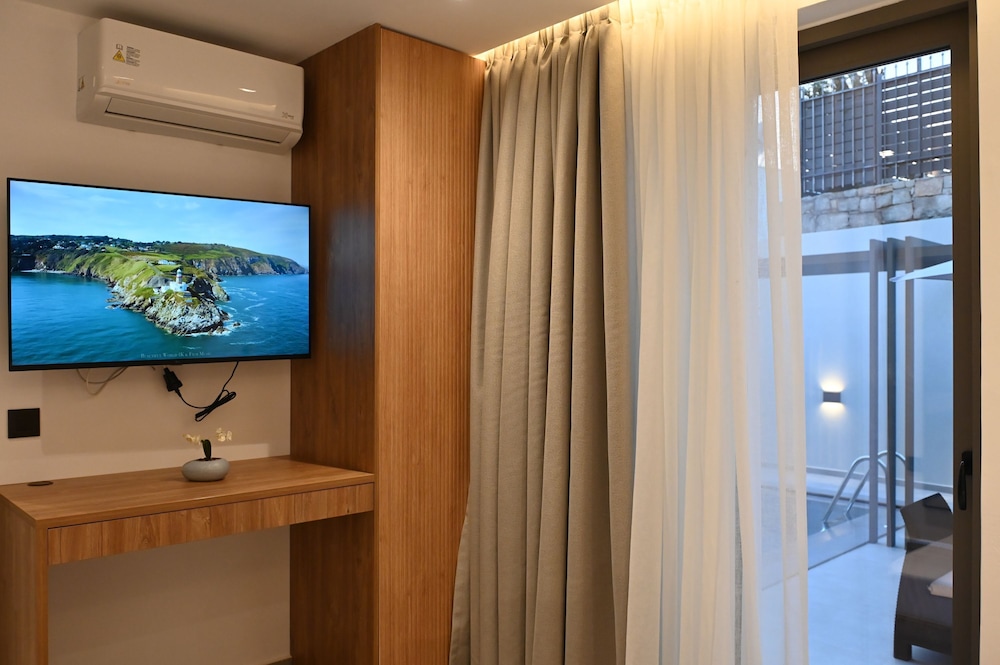 MGK Luxury Suites With a Private Pool Ligaria