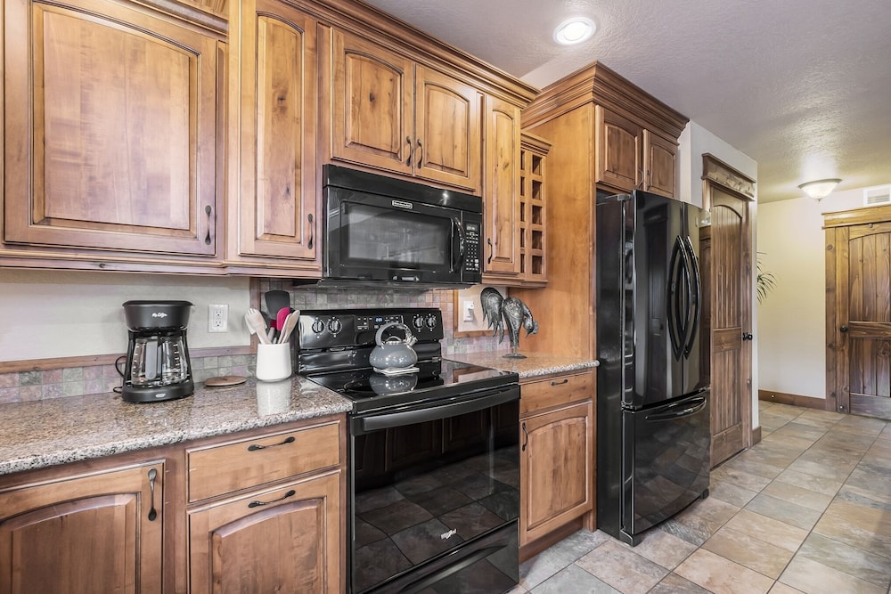 Twin Pines -- Ev 6123 3 Bedroom Townhouse by RedAwning - Property Image 35