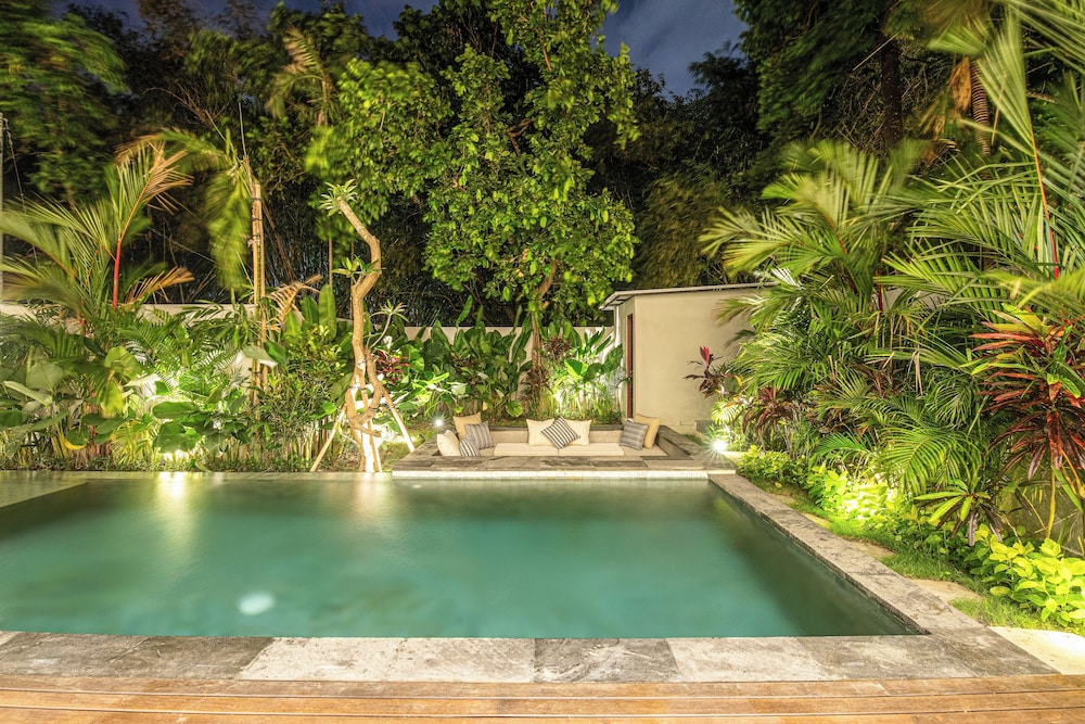 Elegant 5BR Canggu Villa 400m to Pristine Beach