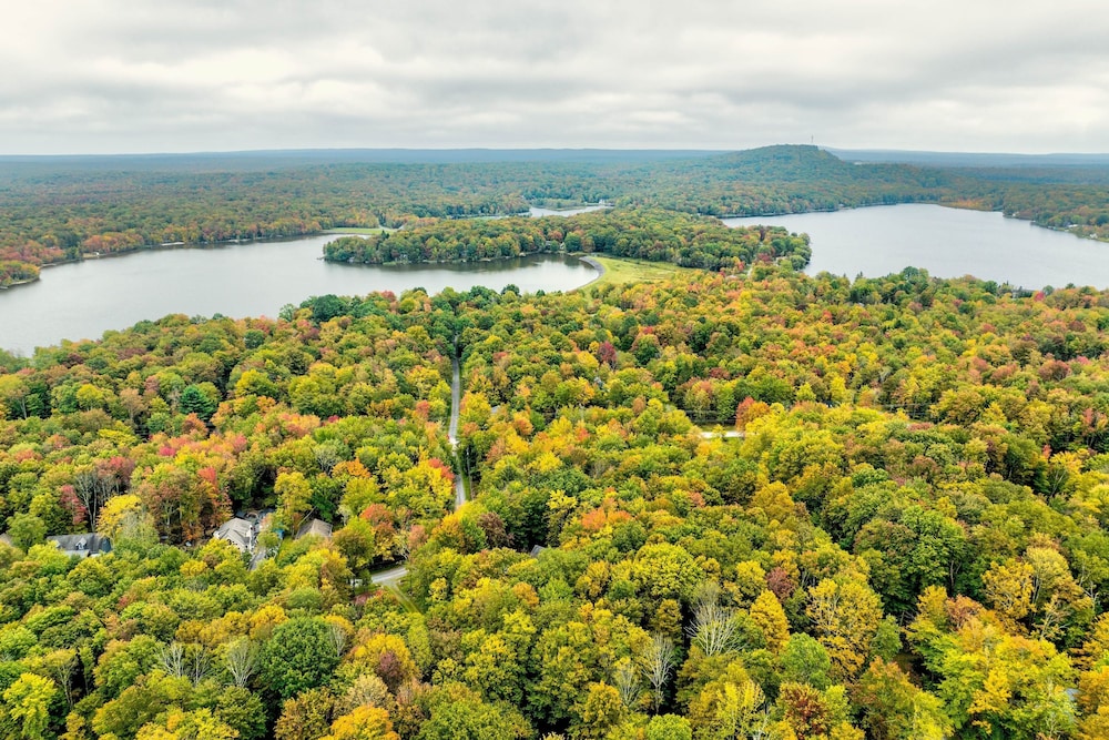 Moshannon Tree-lined Pocono Retreat w Hot Tub Firepit Pool Table