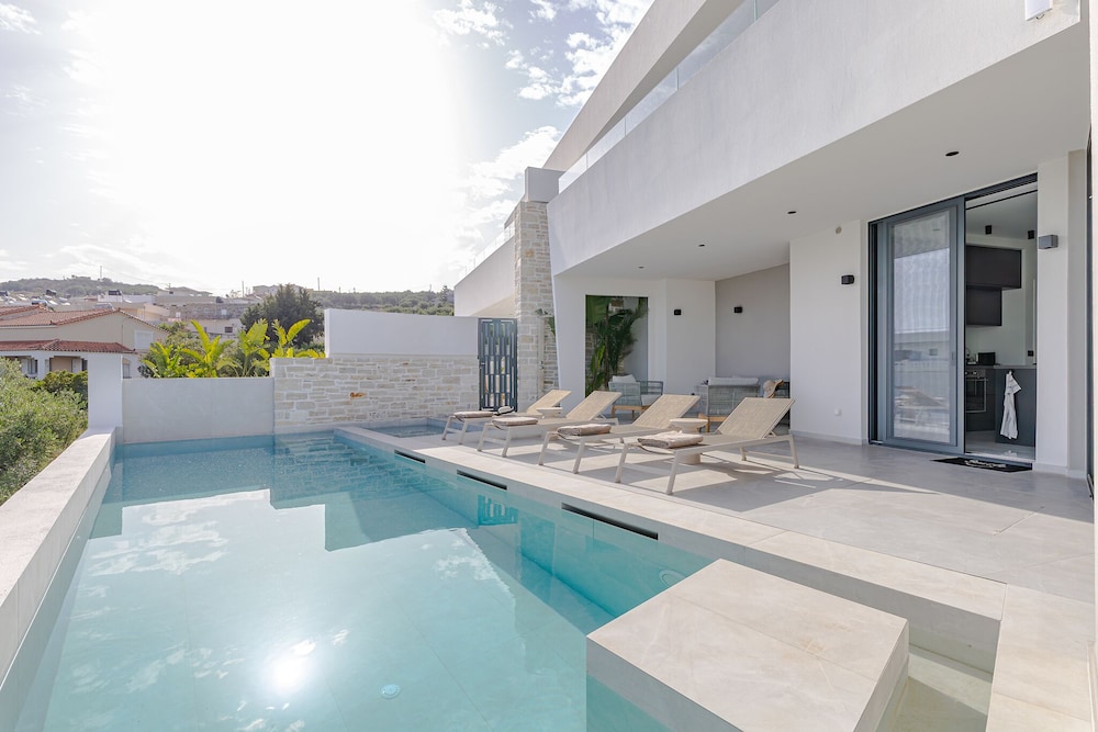 Bella Casa - Newly Built Designer Villa