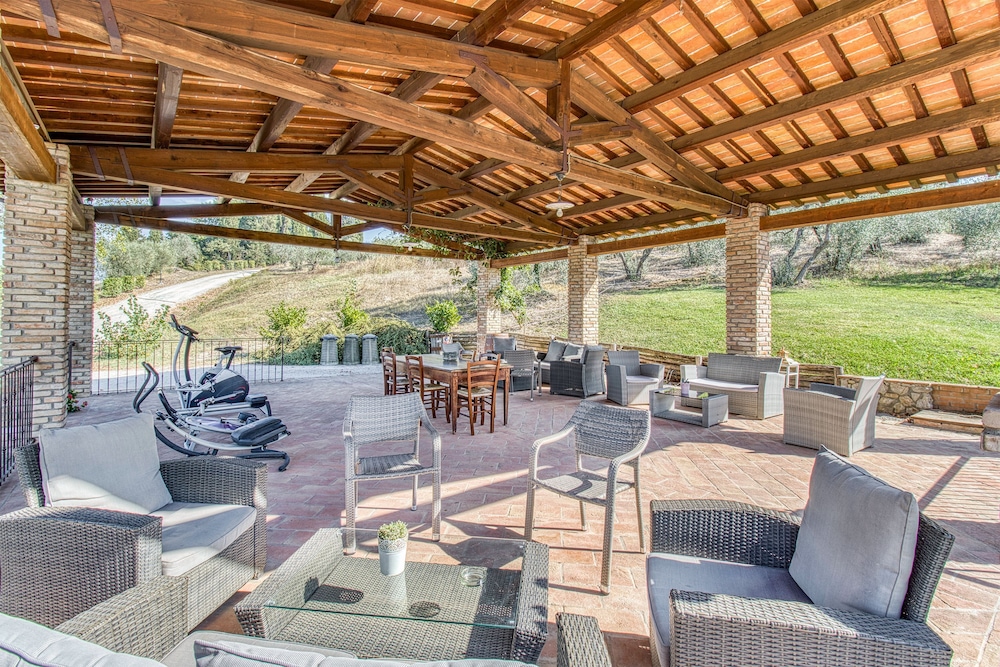 Maramaldo Gallonero Shared Pool Chianti