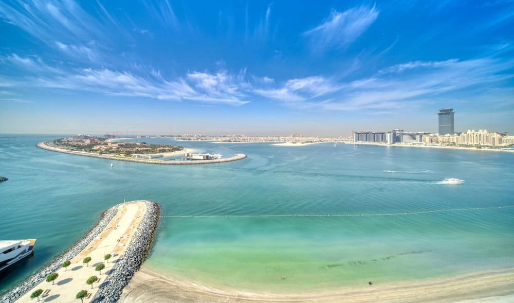 Luxury Sea View Living on Emaar Beachfront