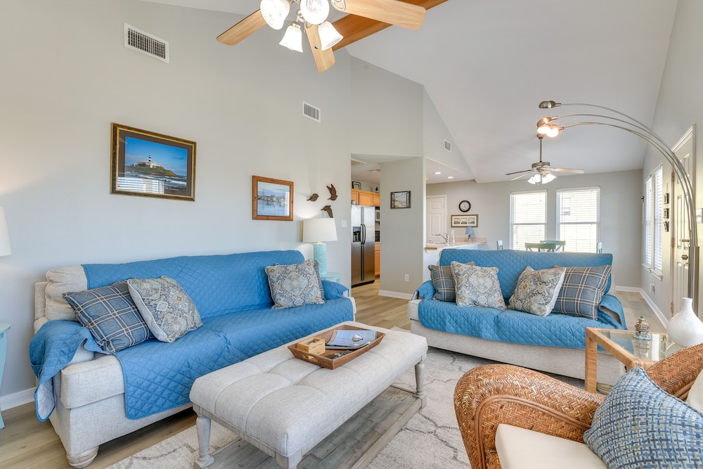 Galveston Getaway: Spacious Home < 1 Mi to Beaches