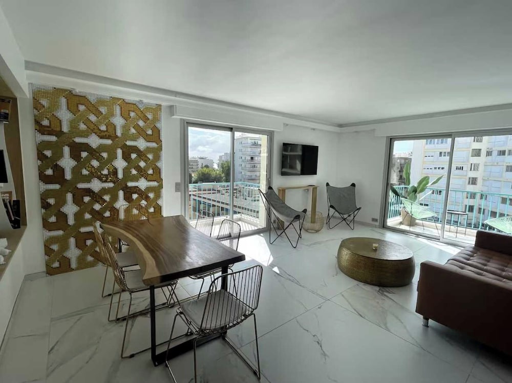 Modern Apartment - 3br- 6P - Palm Beah