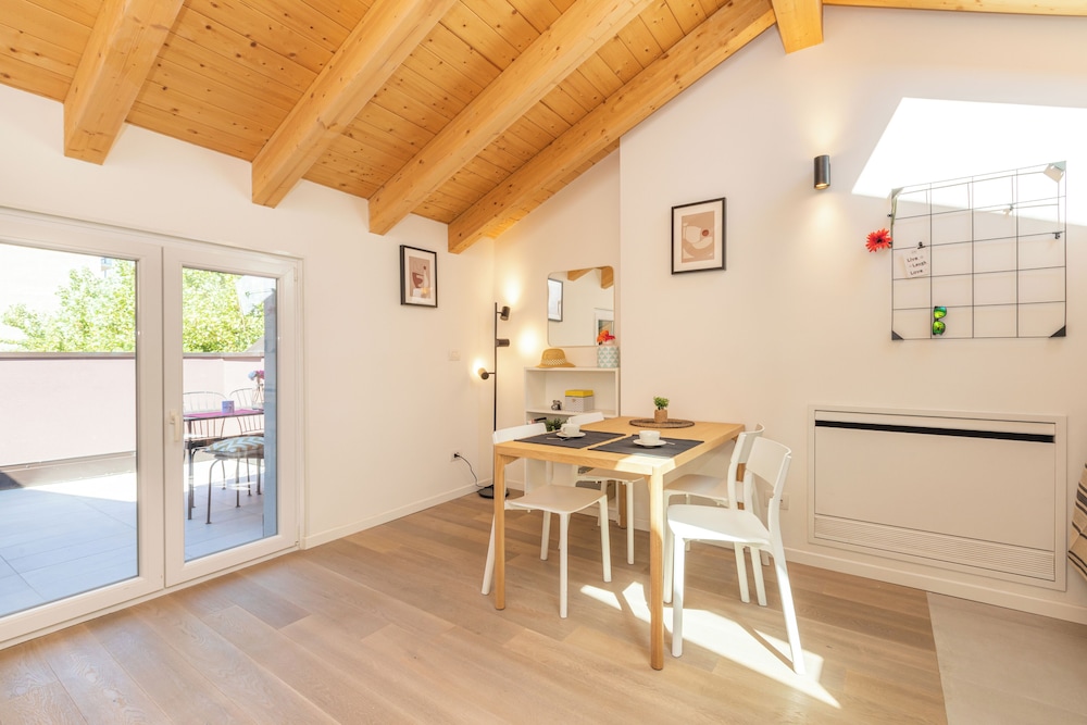 JOIVY Contemporary Apartments