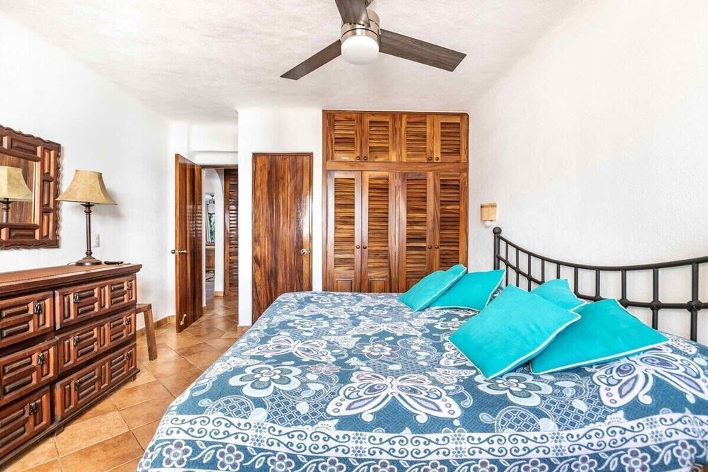 Ocean View 2Br Condo-balcony-beach-pool - 610
