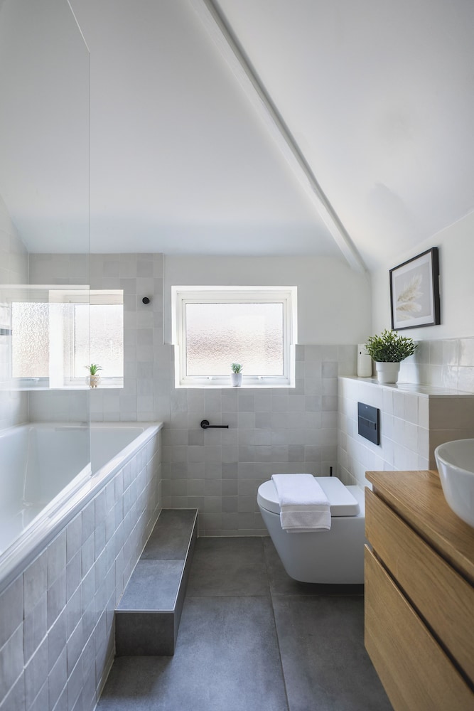 Beautiful Flat in Acton