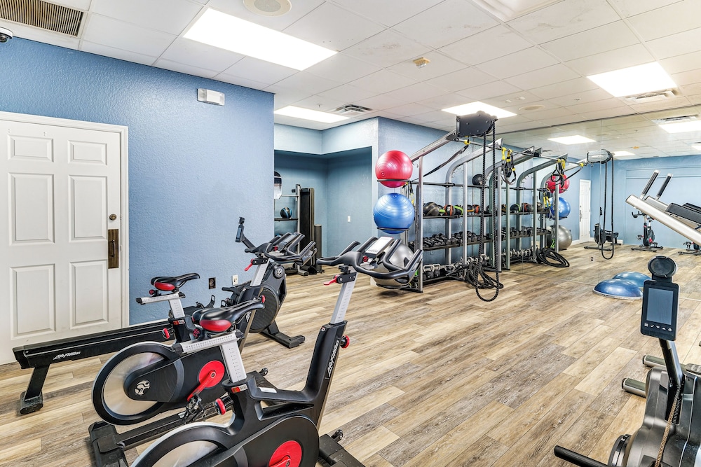 8 Mi to Disney: Pet-friendly Apt w/ Resort Perks