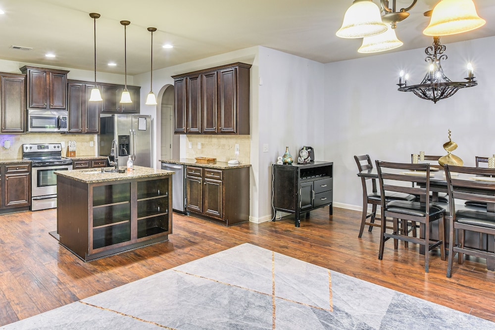 Golf & Hike: Family Home 11 Mi to Fort Bragg!
