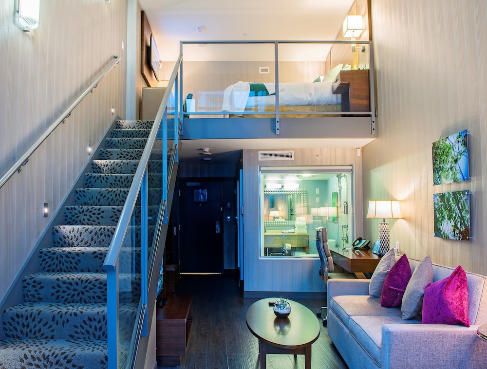 Hotel Blu Vancouver - Image 1