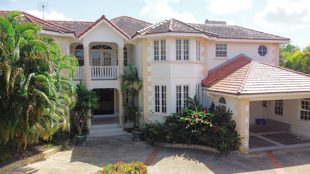 Marzalea 3 bd Villa by Zenbreak