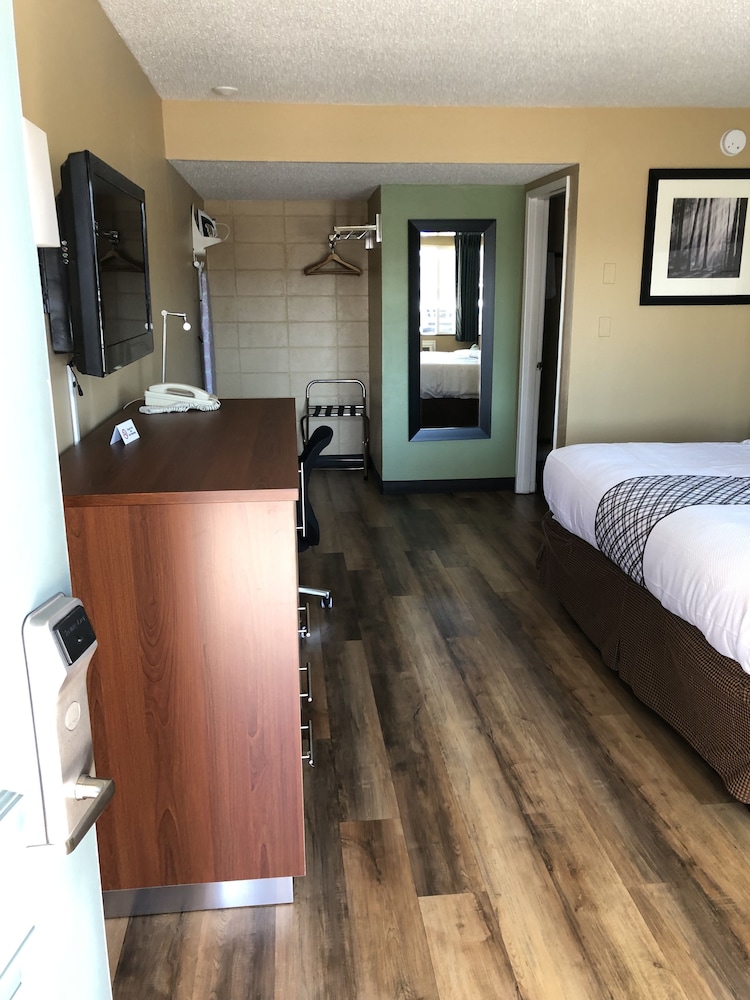 Knight's Inn Motel