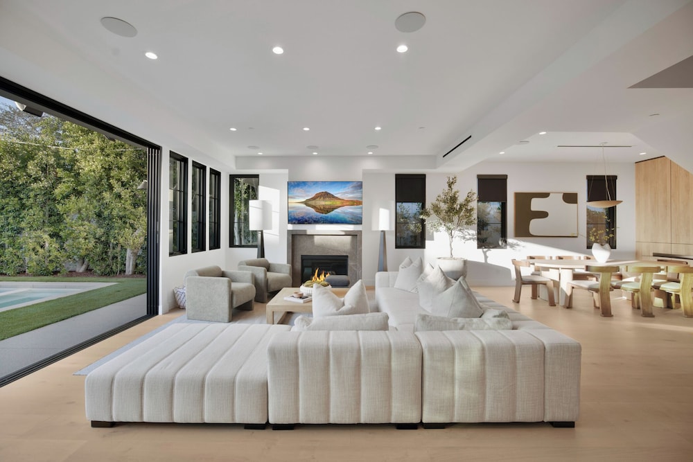 Kraft Villa - Luxury Living Redefined w/ Pool