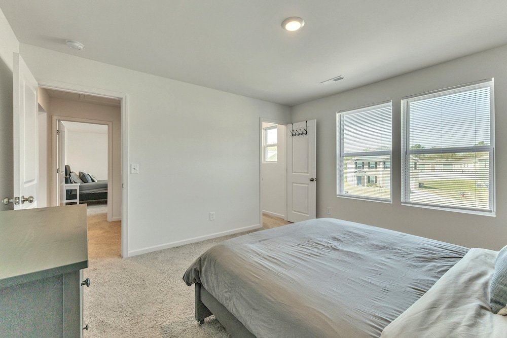 5br Pet Friendly Retreat With Garage Parking 5 Bedroom Home