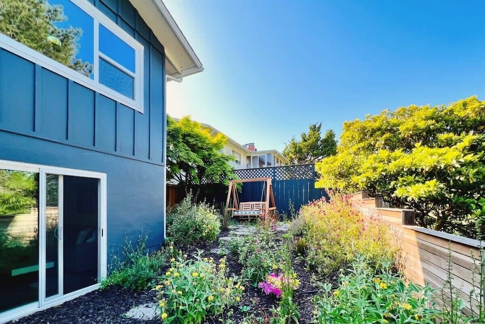 @ Marbella Lane - Stylish 4BR w/ Revitalizing View