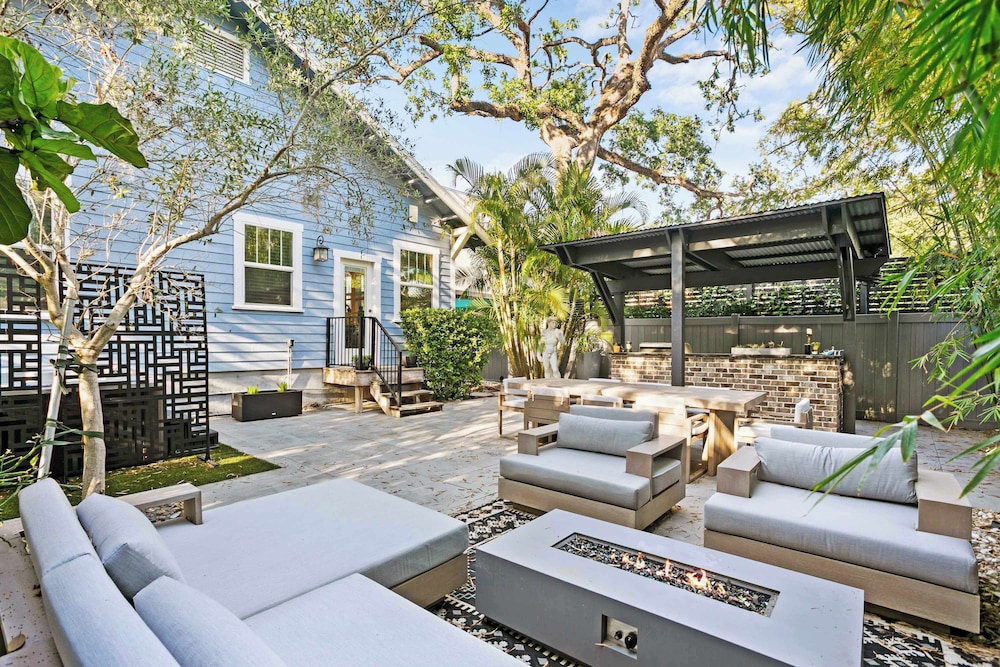 Sunset Bungalow With Hot Tub - 6ppl
