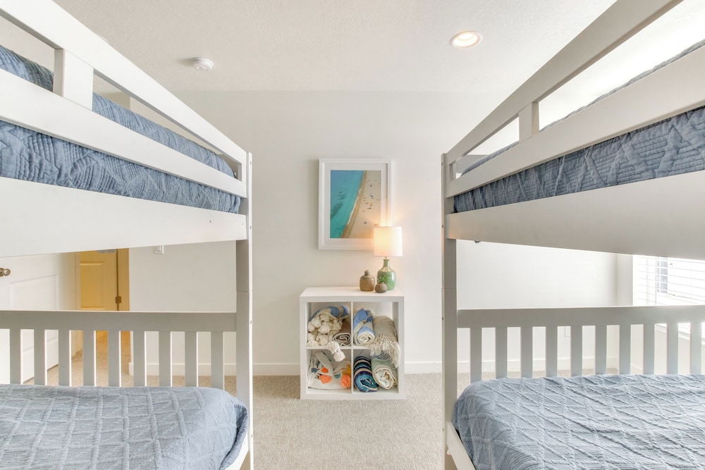 Walk to Marina & Lake: Spacious Garden City Gem!