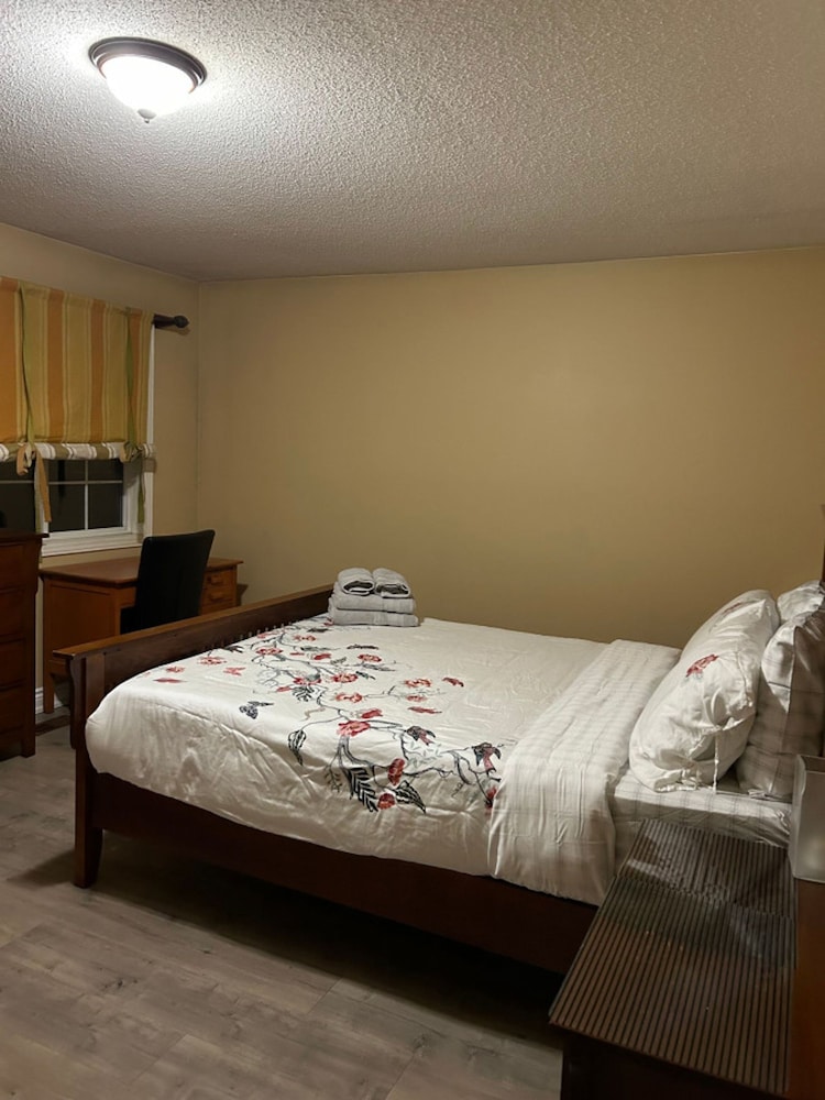 Brampton Retreat Quiet 2BR Residential Area