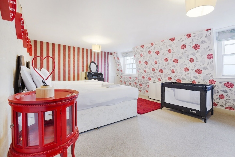 The Wonderland Townhouse - Amazing Alice in Wonderland 8BDR Home