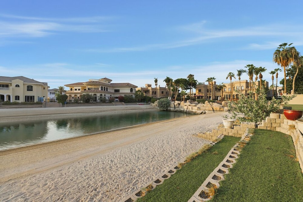 5BR M Private Villa Direct Beach Access