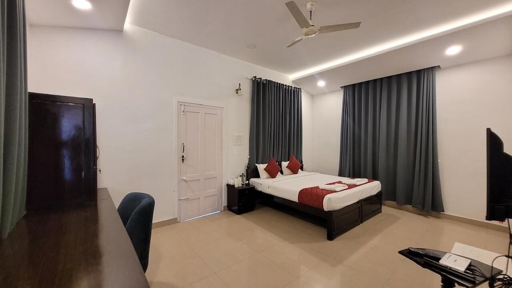 Aruvi Resort Munnar
