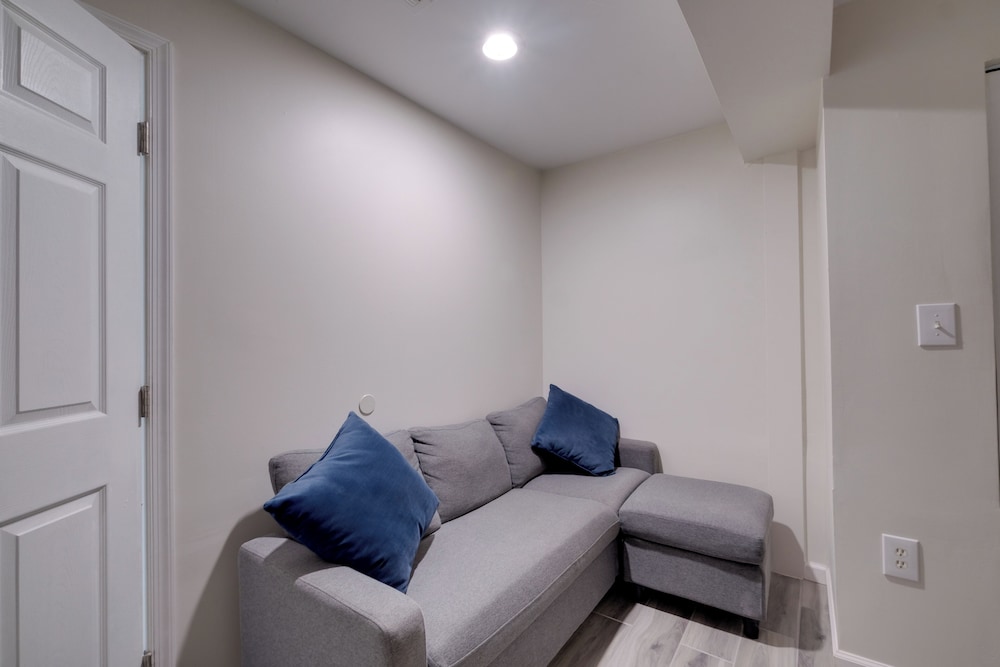 2 Mi to Umd: Apt w/ Free Parking in Silver Spring!