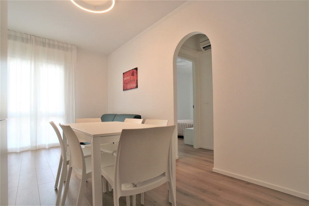 Cozy Apartment With Balcony Near Piazza Torino
