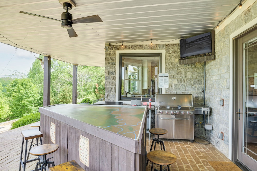 2-story Dock & Deck at Huge Family Home in Doyle!