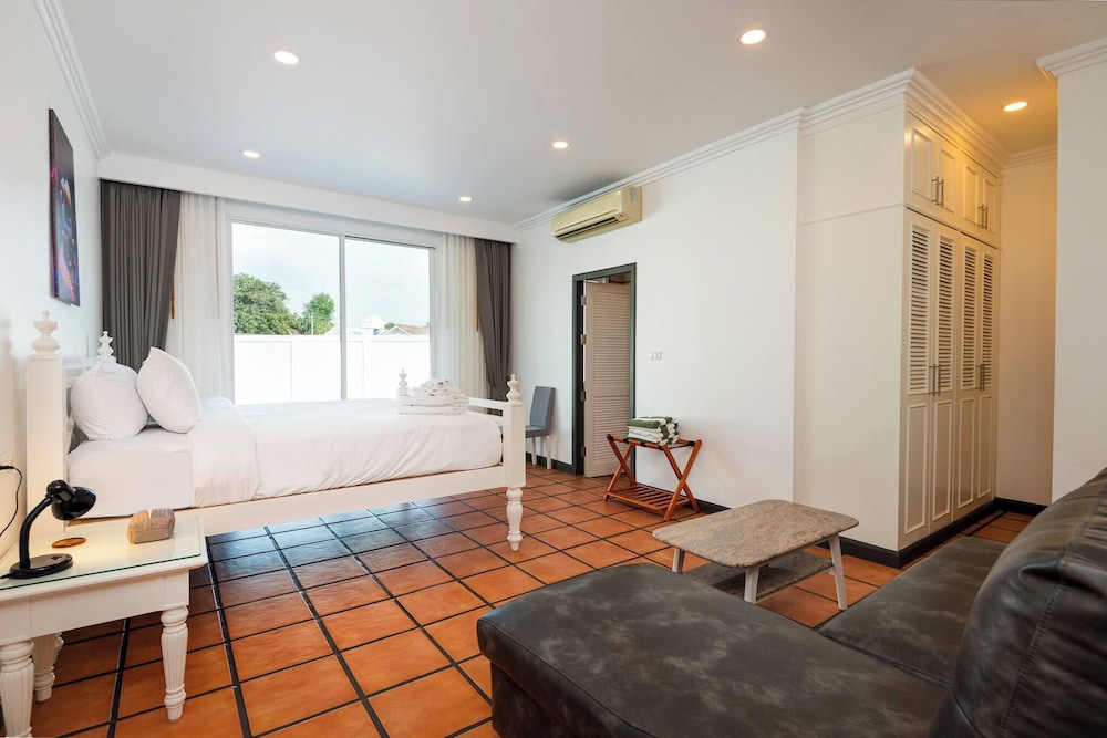 Luxury 4BR Private 425sqm Party Pool Villa
