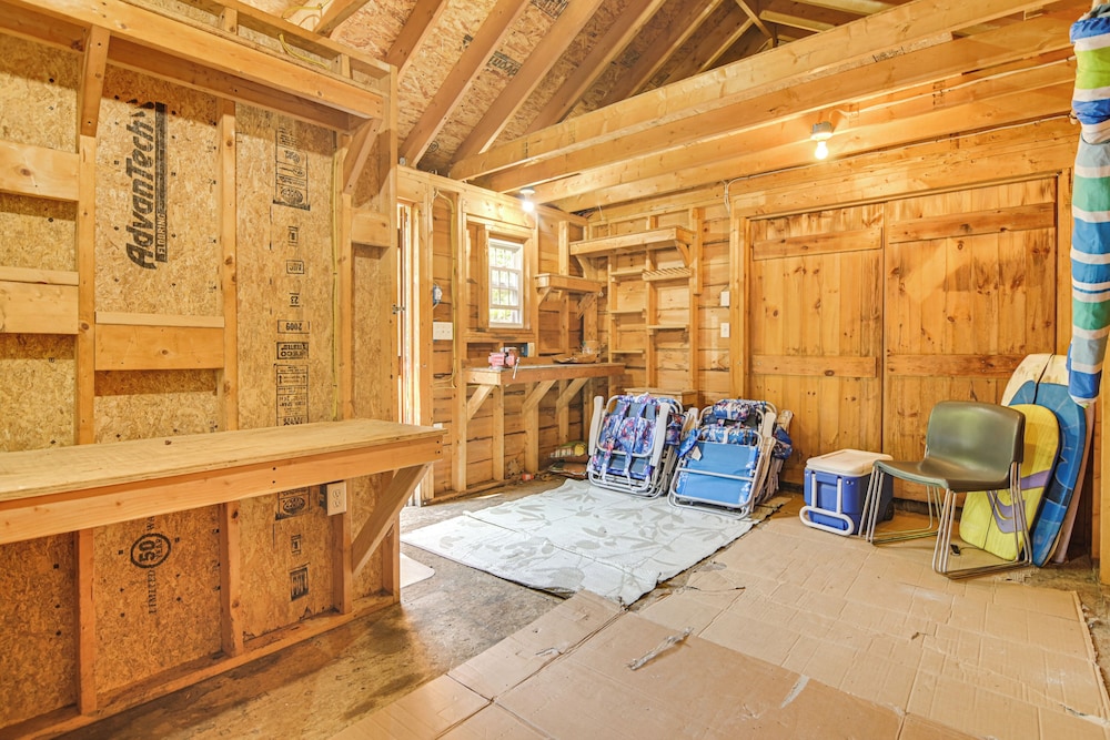 2 Mi to Beaches: Charming Kennebunk Family Home