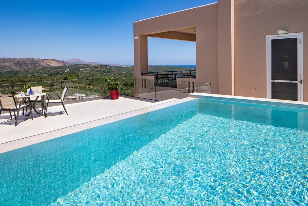 Iconic Villa With Private Pool and sea View