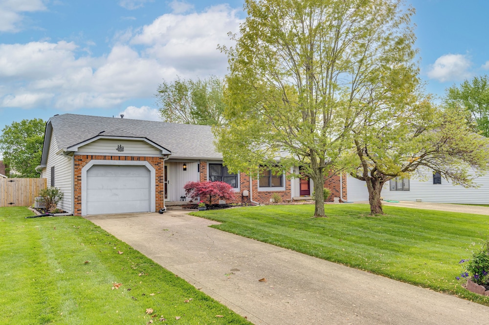 14 Mi to Dtwn Indy: Family Gem w/ Yard