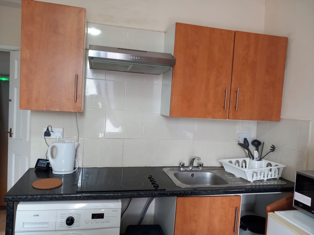 Lovely 1- Double Bed Studio in London