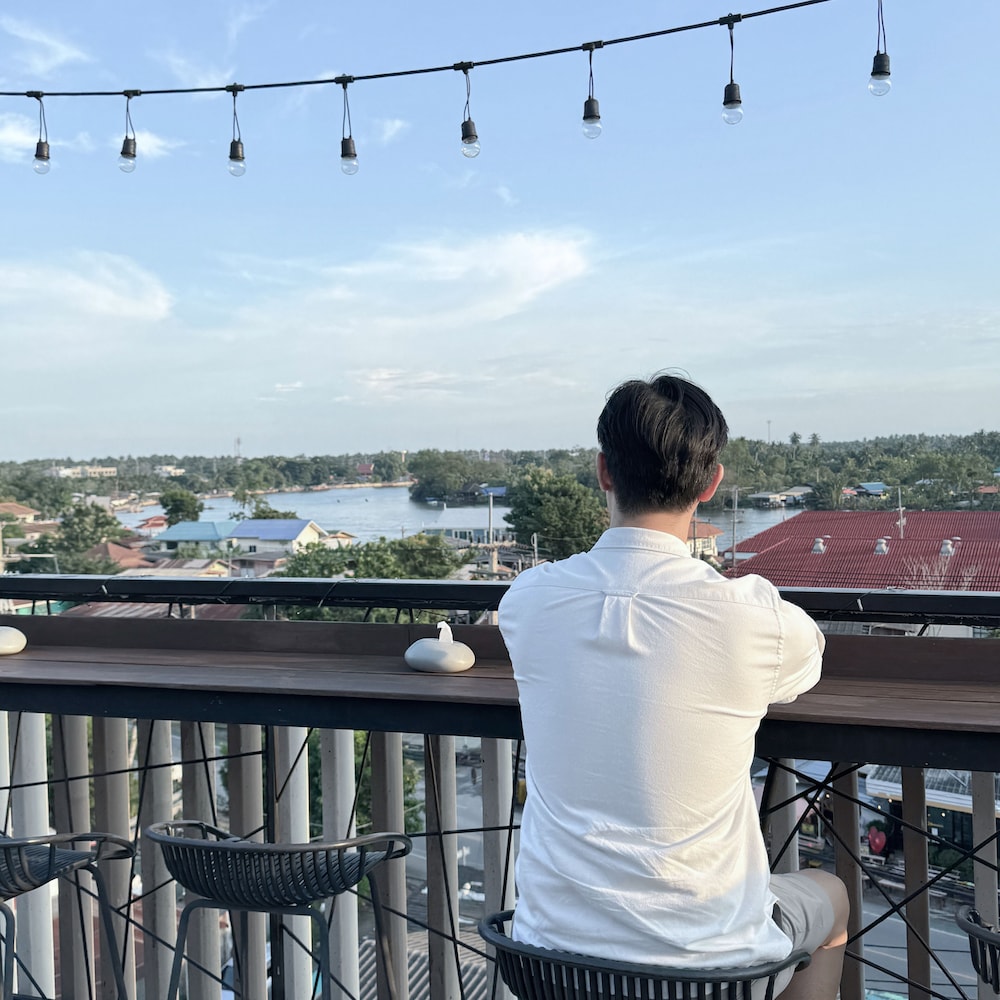 Amphawa Nanon