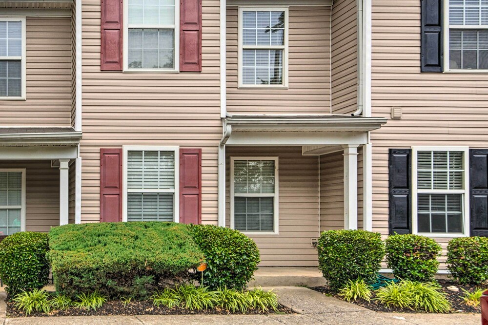La Vergne Townhome: 22 Mi to Dtwn Nashville! - Property Image 4