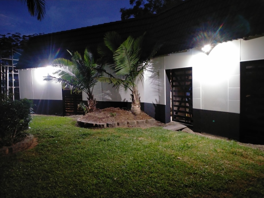 Midway Motel and Villas