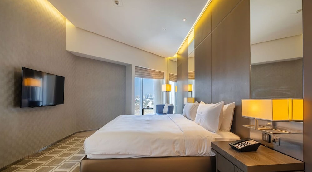 Elegant 1BR Apartment Near Dubai Frame