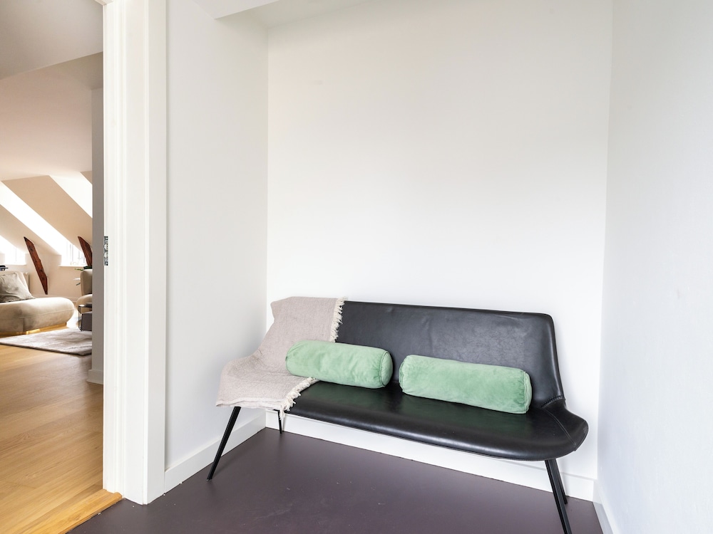 Sanders Leaves - 2bdr Apt With Shared Roof Terrace view 5