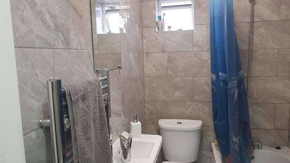 4 Bedroom House in Grays - Sleeps 6 & Parking