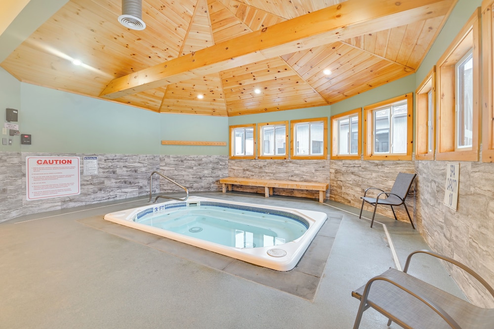Walk to Ski Lift: Family-friendly Windham Townhome