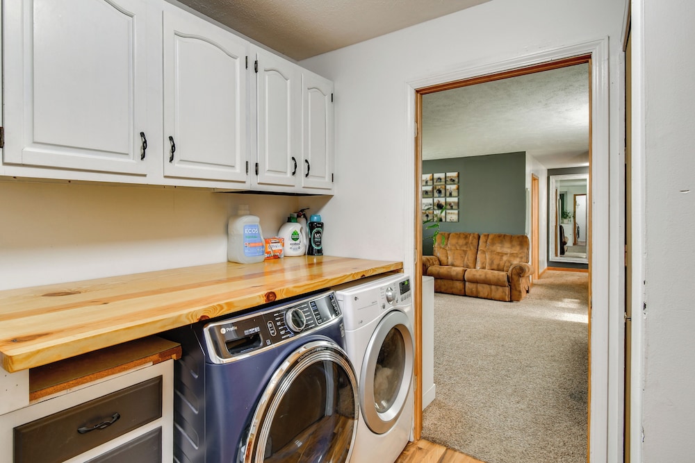 2 Mi to Turtle Creek Casino: Home w/ Game Room!