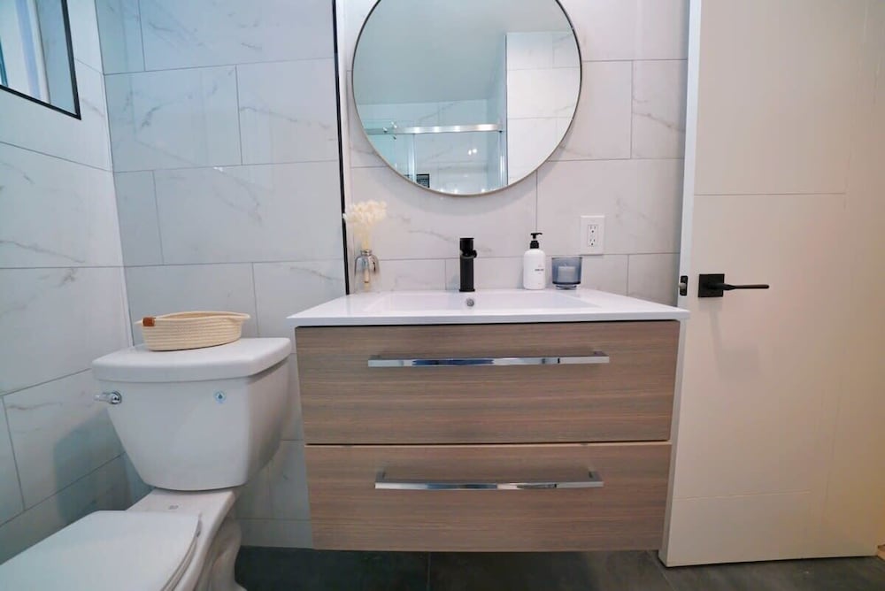 @ Marbella Lane - Vibrant 4BR RWC Ldry + P
