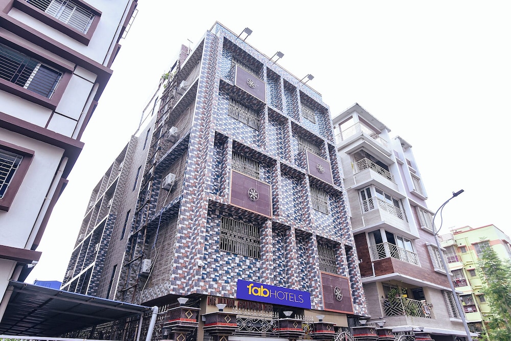 Fabhotel Rahi Crown