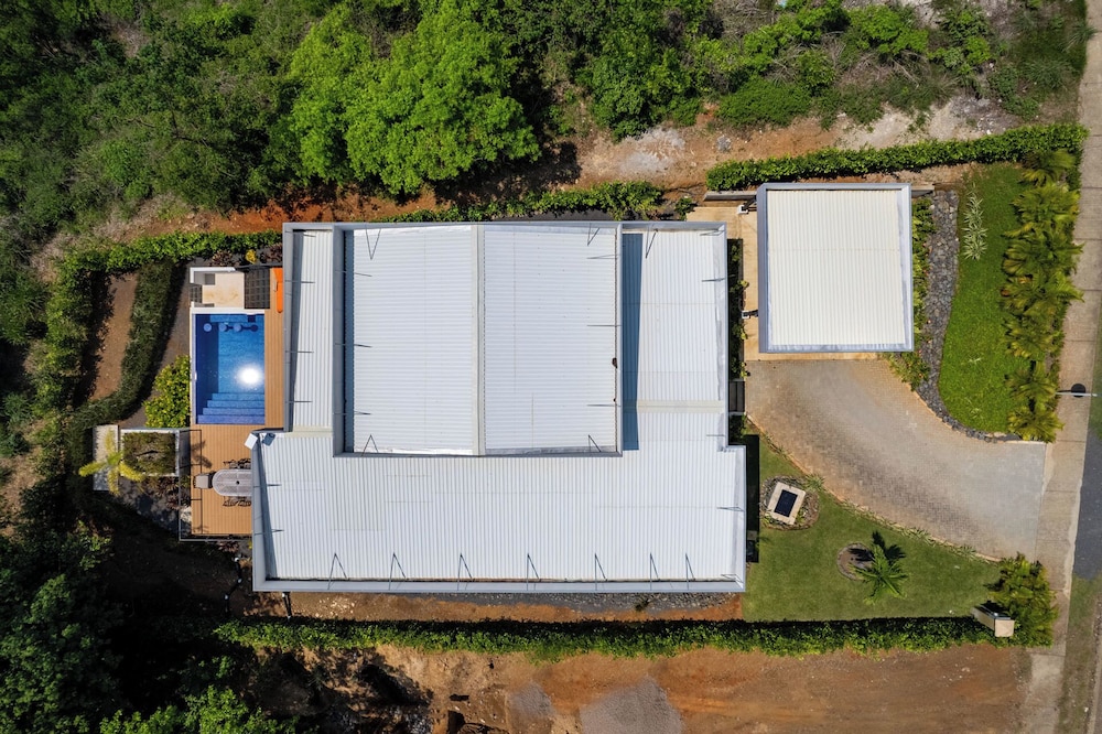 Villa with Minimalist Design & Scenic Deck with Private Infinity Pool and Jungle Views