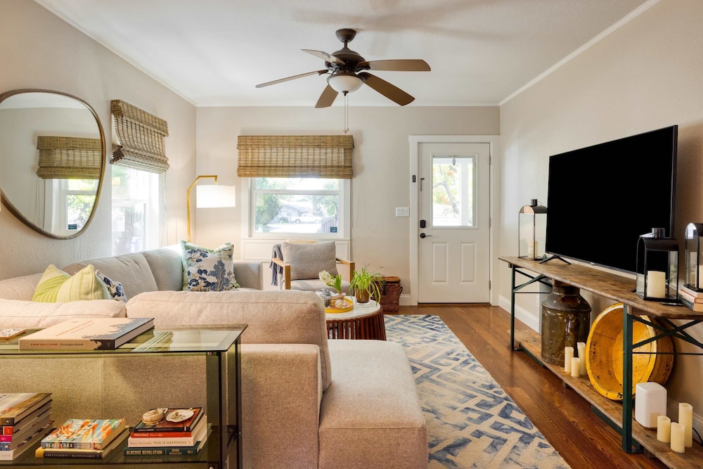 Stylish Central Napa Home With Serene Private Yard