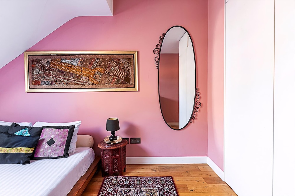 Stylish & Spacious 3-bed Home in Vibrant Bow