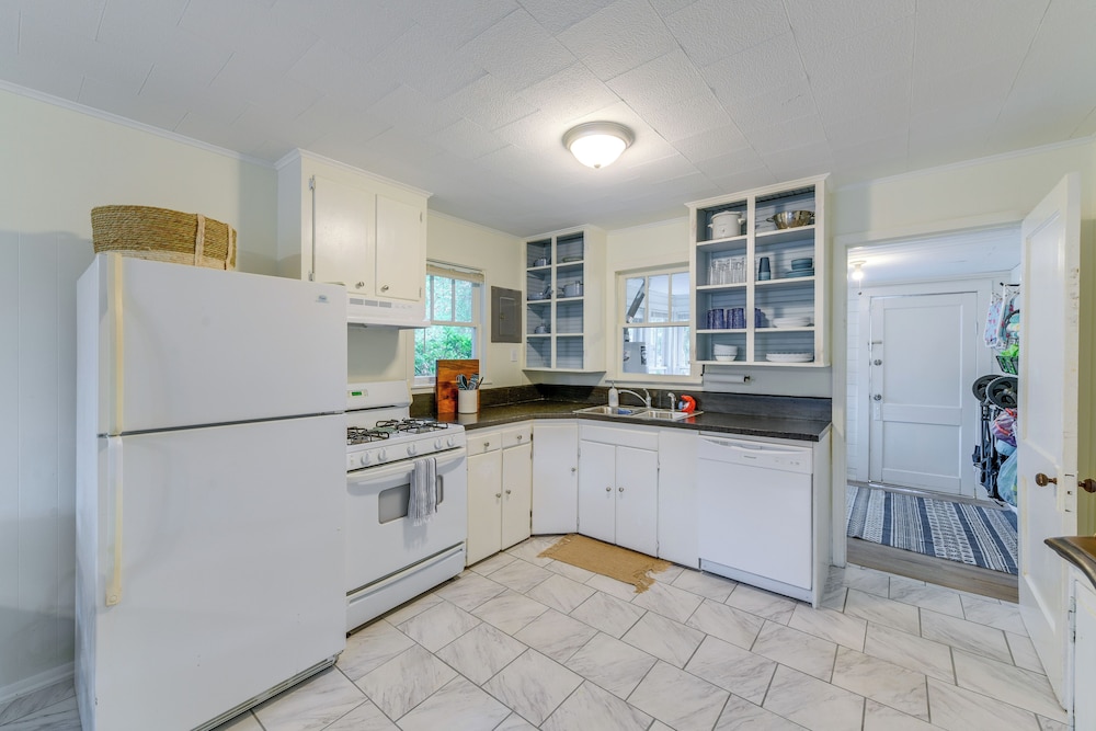 Panama City Home w/ Beach Gear & 2 Bikes