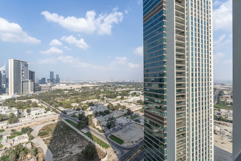 Modern 1-bedroom Apartment Perfect for Family in Downtown With Skyline Views