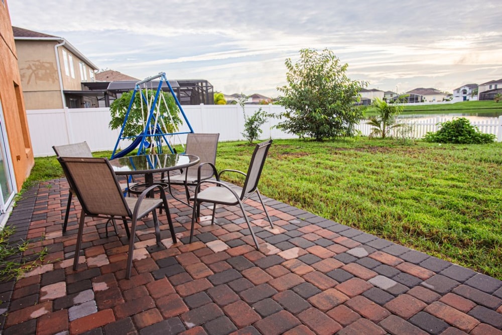 Cheerful 5 bed - 4 Bath Spacious Home
